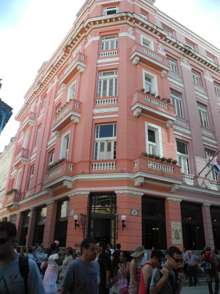 Hemingway lived at the Ambos Mundos Hotel in the 1930s. Tourists can visit the room he lived in Room 511.